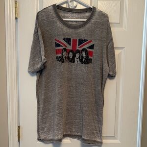 Queen Gray Short Sleeve Graphic Union Jack Tee